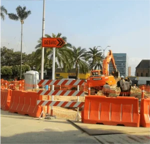 Elaboramos y ejecutamos Planes de Manejo de Tránsito en Bogotá para obras de infraestructura en Colombia. Aprobación garantizada ante entidades reguladoras.