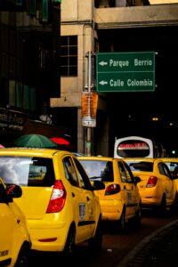Plan de Manejo de Tránsito para obras viales en temporada de lluvias: medidas para prevenir riesgos en Colombia